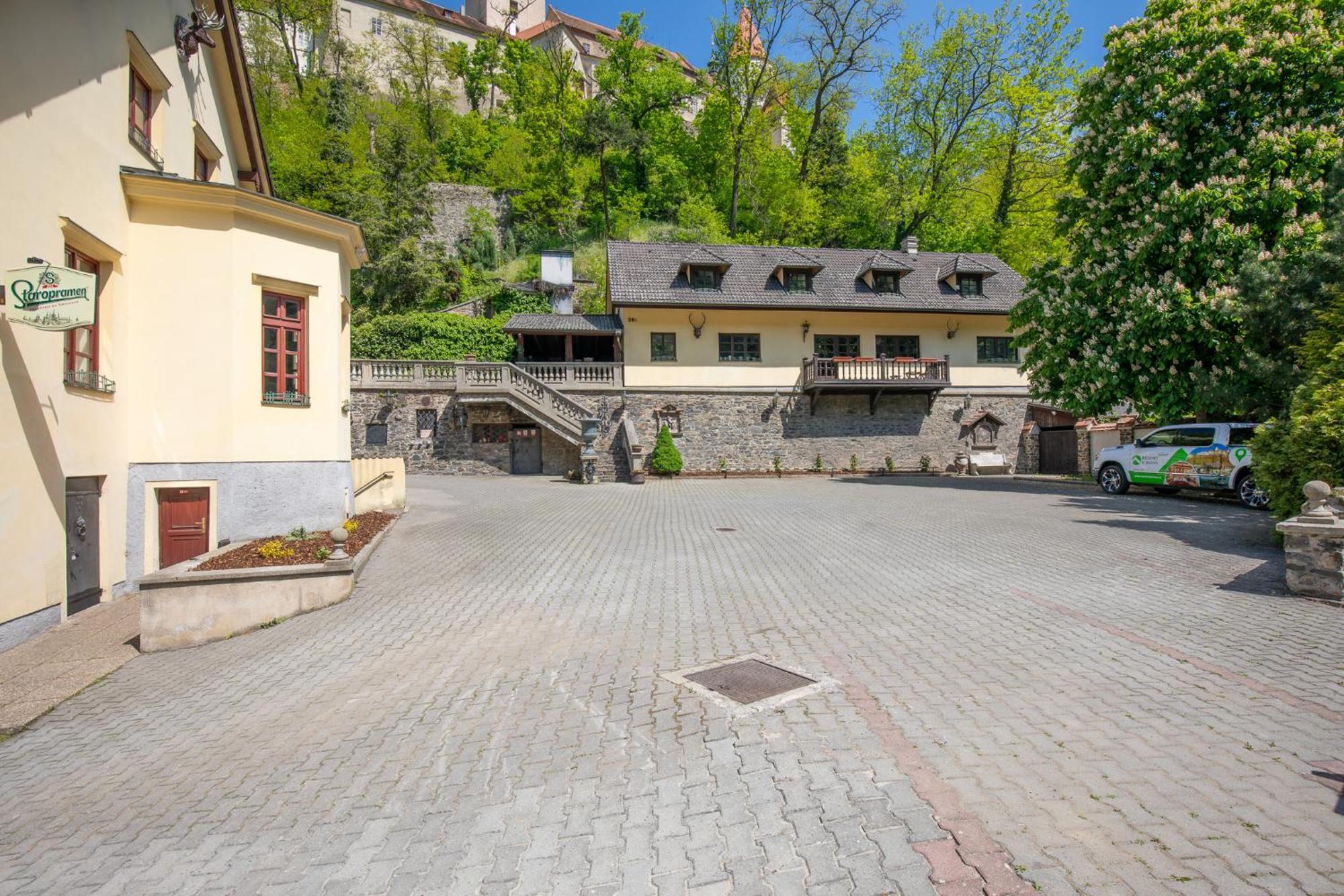 Resort U Jelena Krivoklat Exterior photo