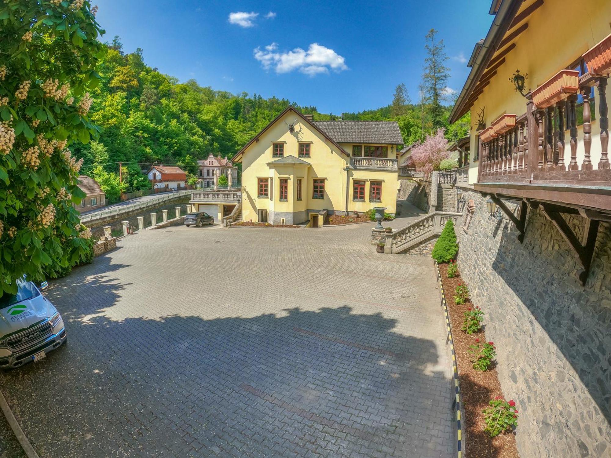 Resort U Jelena Krivoklat Exterior photo