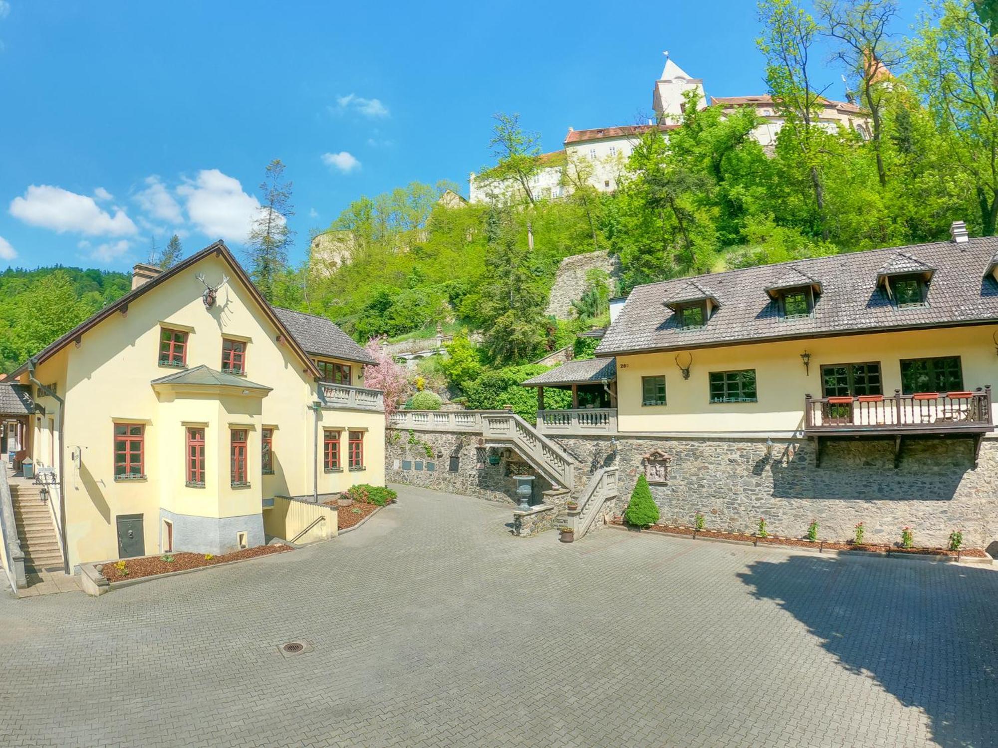 Resort U Jelena Krivoklat Exterior photo